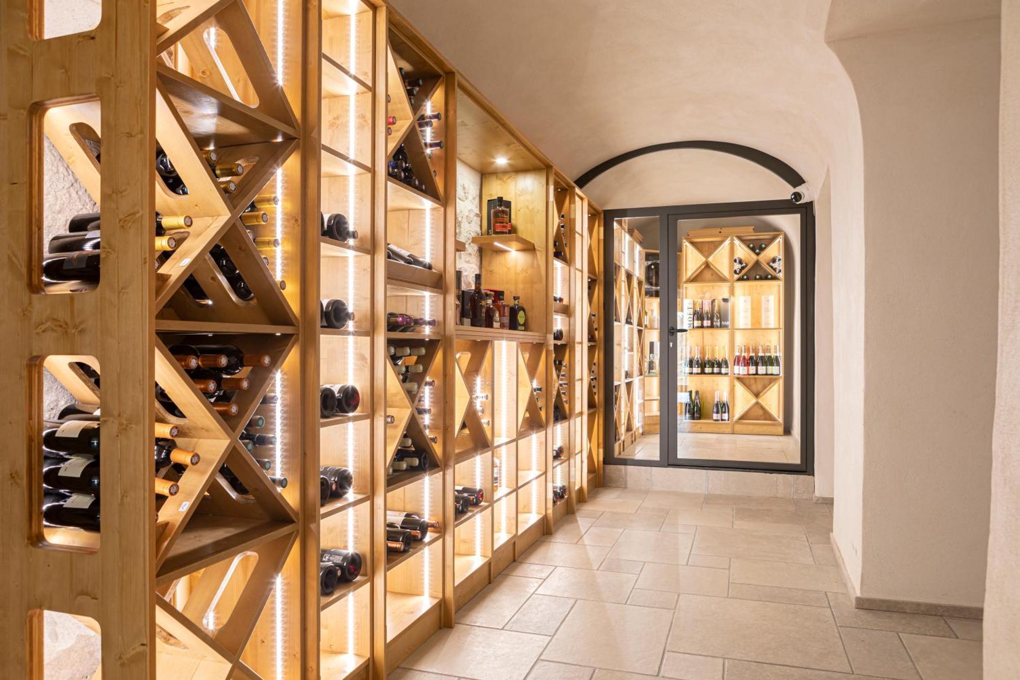Domaine Et Chateau De Valinches Marols Екстериор снимка
