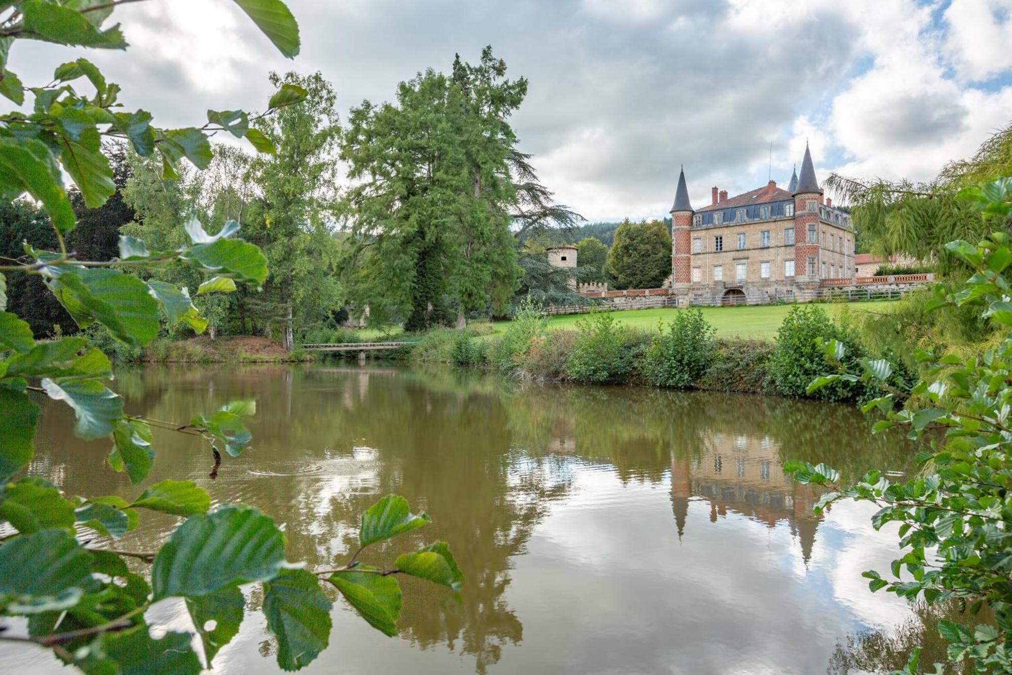 Domaine Et Chateau De Valinches Marols Екстериор снимка