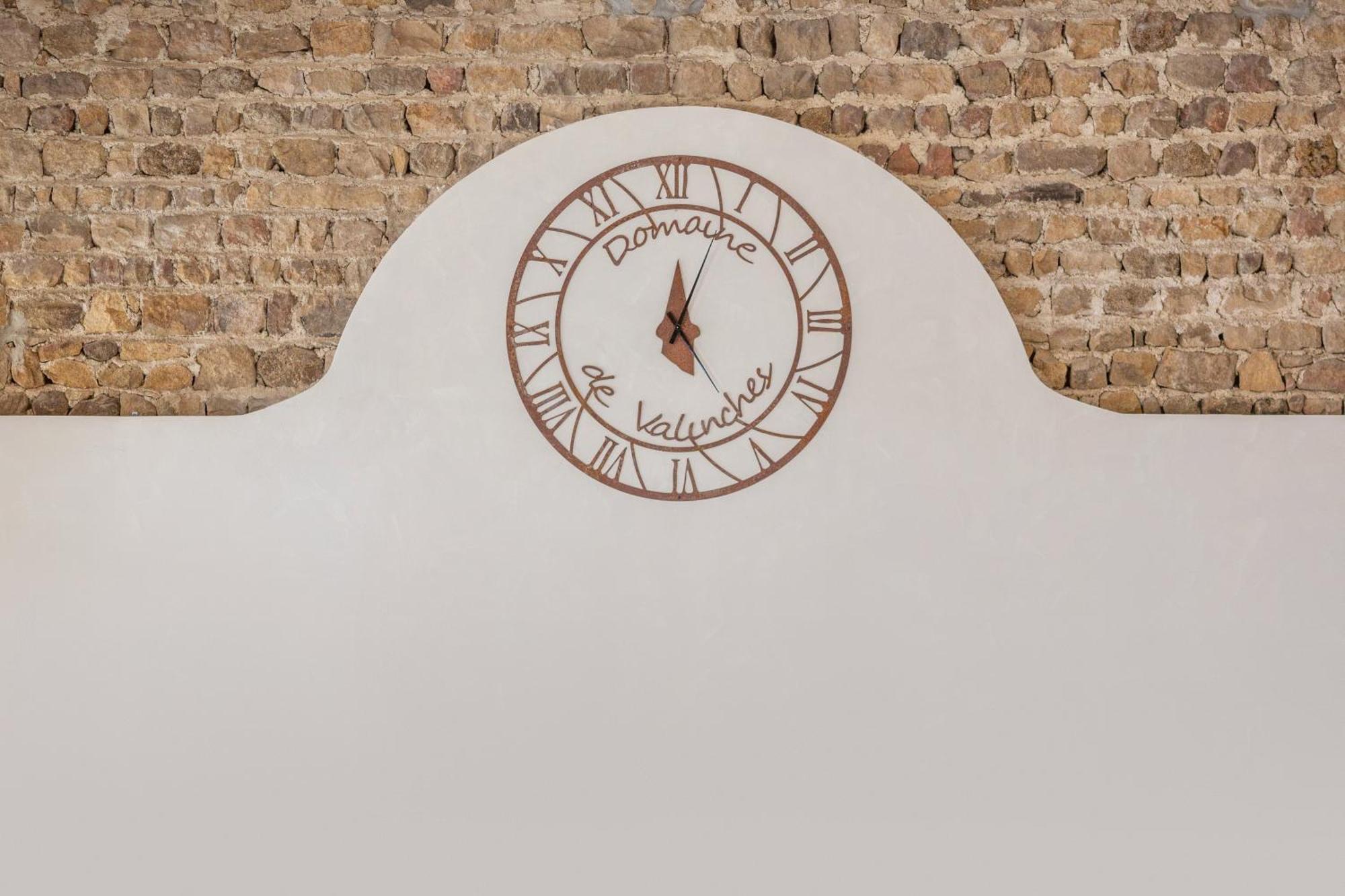 Domaine Et Chateau De Valinches Marols Екстериор снимка