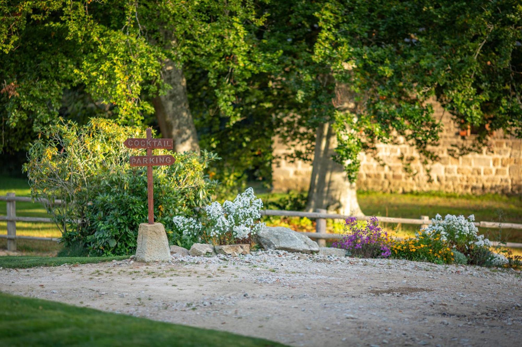 Domaine Et Chateau De Valinches Marols Екстериор снимка
