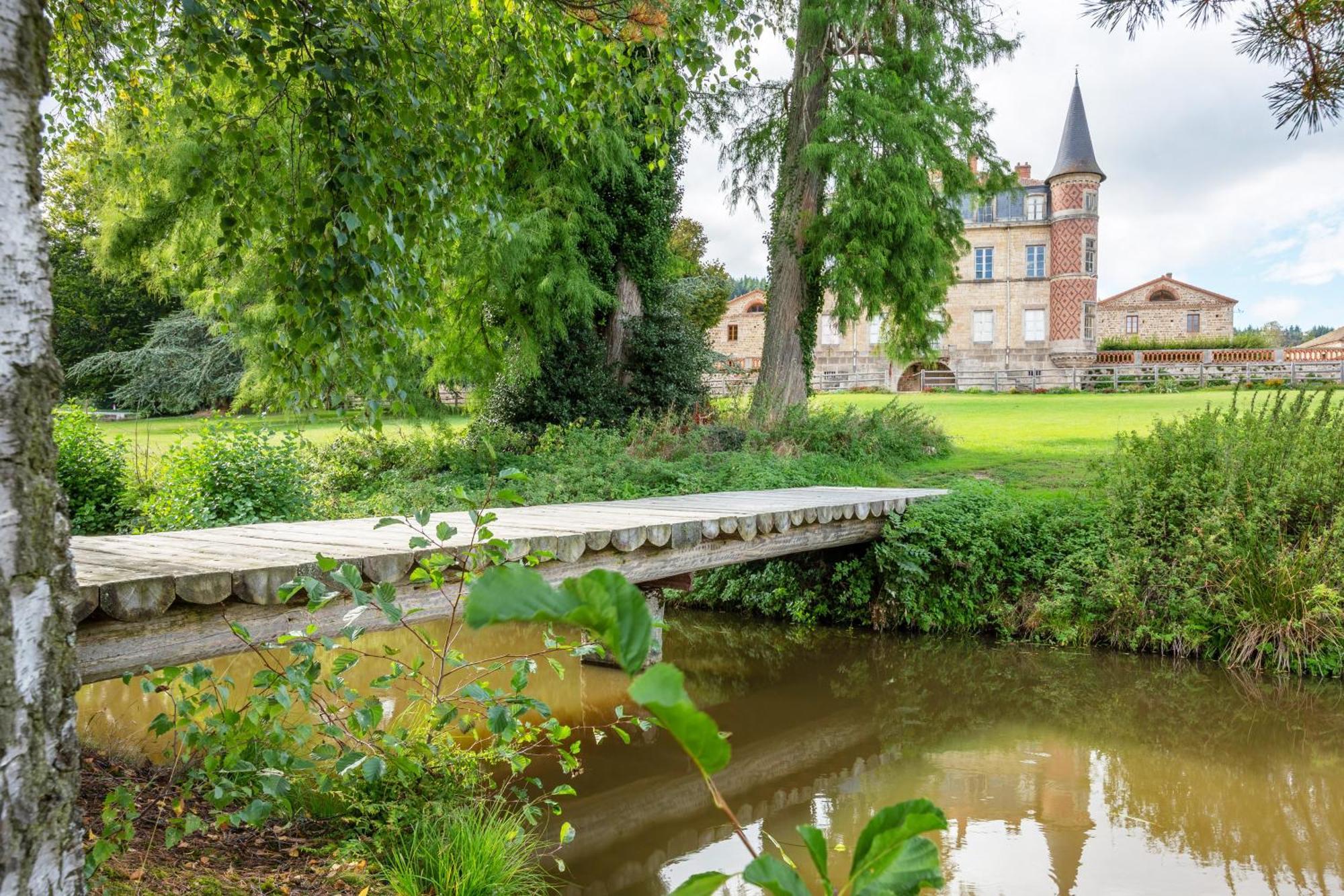 Domaine Et Chateau De Valinches Marols Екстериор снимка