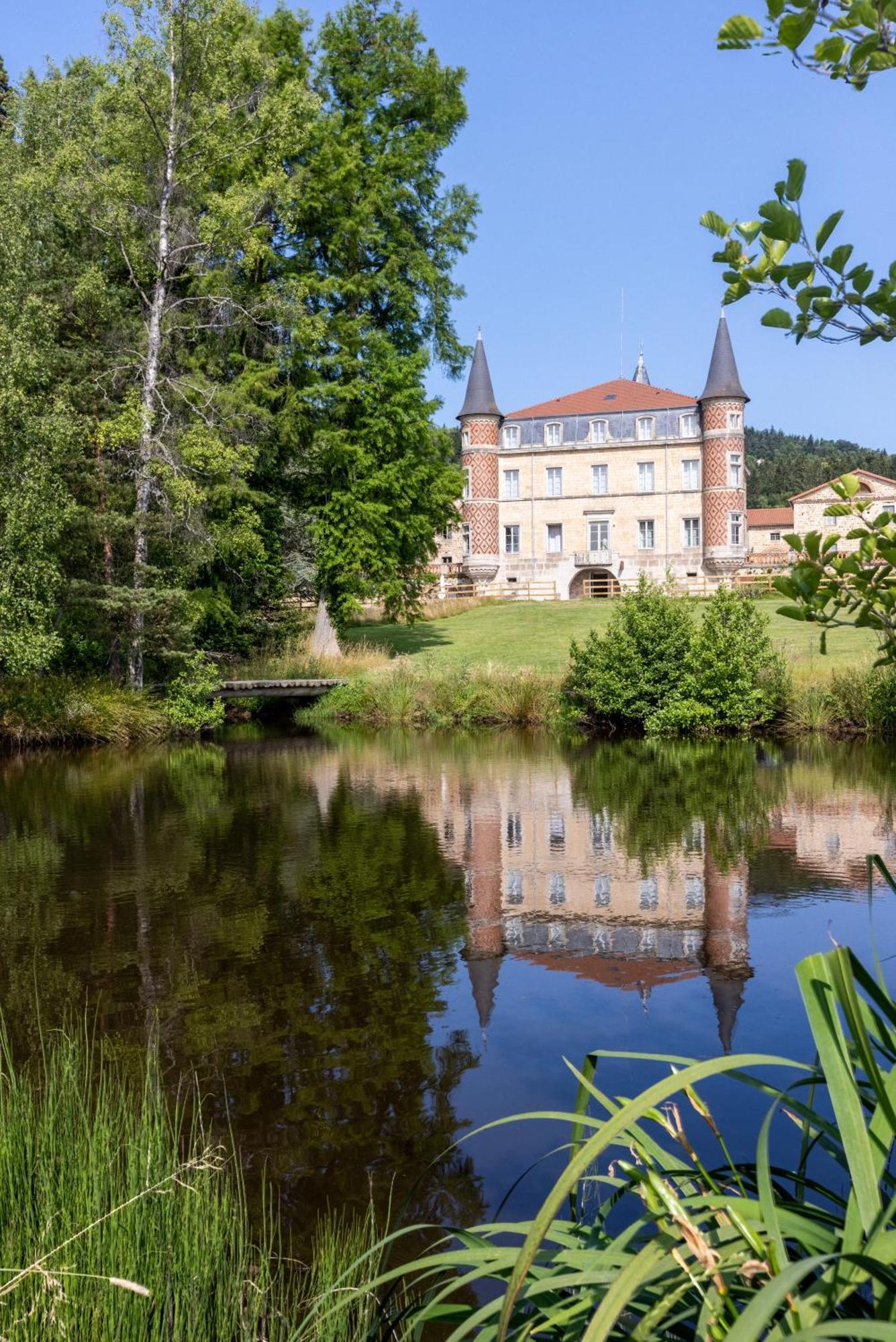 Domaine Et Chateau De Valinches Marols Екстериор снимка